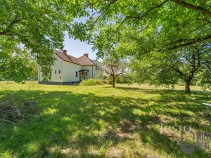 Prodej rodinného domu, Charvatce, 250 m2