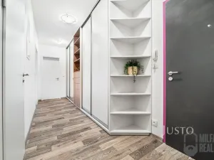 Pronájem bytu 1+kk, Liberec - Liberec III-Jeřáb, U Nisy, 54 m2