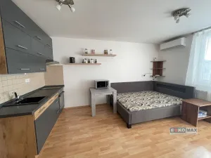 Pronájem bytu 1+kk, Břeclav, Seniorů, 34 m2