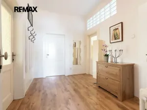 Prodej vícegeneračního domu, Praha - Vokovice, Půlkruhová, 385 m2