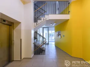 Pronájem bytu 1+kk, Praha - Žižkov, Jeseniova, 48 m2