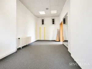 Pronájem obchodního prostoru, Hradec Králové, Dukelská třída, 137 m2