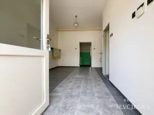 Pronájem komerční nemovitosti, Hradec Králové, Panelová, 170 m2