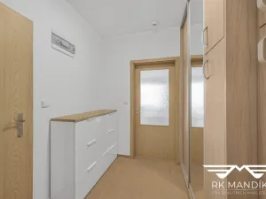Pronájem bytu 1+kk, Praha - Černý Most, Truhlářova, 33 m2