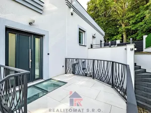 Pronájem kanceláře, Praha - Komořany, Pod lesem, 770 m2