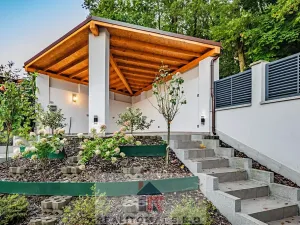 Pronájem vily, Praha - Komořany, Pod lesem, 770 m2