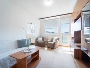 Pronájem bytu 3+1, Praha - Prosek, Veltruská, 61 m2