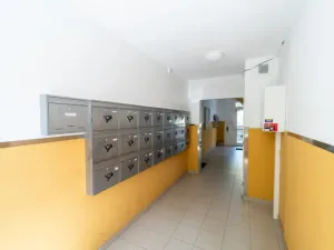 Pronájem bytu 3+1, Praha - Prosek, Veltruská, 61 m2