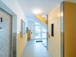Pronájem bytu 3+1, Praha - Prosek, Veltruská, 61 m2