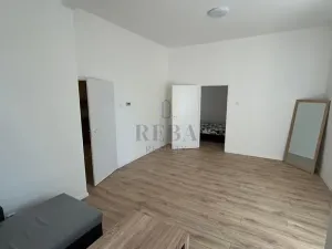 Pronájem bytu 2+1, Karlovy Vary, Pražská silnice, 74 m2