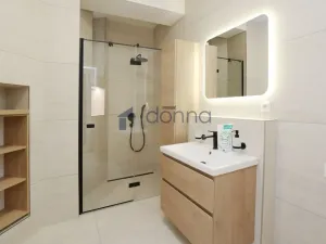 Pronájem bytu 2+kk, Praha, Jeseniova, 50 m2