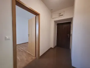 Pronájem bytu 2+kk, Praha - Nusle, Jaurisova, 48 m2