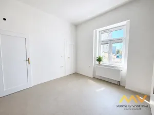 Pronájem bytu 3+1, Hradec Králové - Pražské Předměstí, Dukelská třída, 129 m2