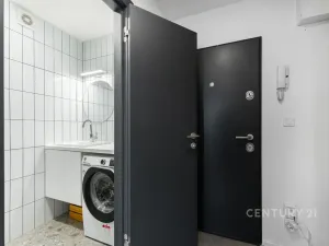 Pronájem bytu 2+kk, Praha - Prosek, Vysočanská, 45 m2