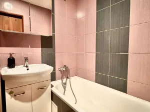 Pronájem bytu 1+kk, Pardubice - Polabiny, Valčíkova, 28 m2