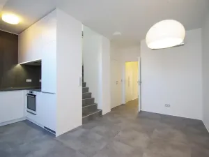 Pronájem atypického bytu, Praha - Vinohrady, Korunní, 82 m2