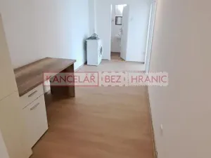 Pronájem pokoje, Zlín, Osvoboditelů, 80 m2