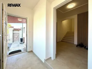 Pronájem bytu 1+1, Ořech, V Chaloupkách, 42 m2