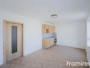 Pronájem bytu 1+kk, Veselí nad Moravou, náměstí Míru, 26 m2