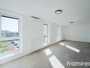 Pronájem bytu 2+kk, Veselí nad Moravou, náměstí Míru, 61 m2