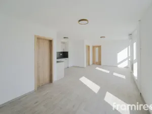 Pronájem bytu 2+kk, Veselí nad Moravou, náměstí Míru, 61 m2