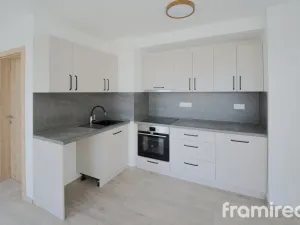 Pronájem bytu 2+kk, Veselí nad Moravou, náměstí Míru, 61 m2