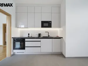Prodej bytu 3+1, Karlovy Vary - Drahovice, Vítězná, 77 m2