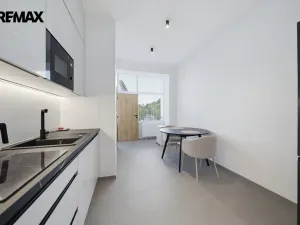 Prodej bytu 3+1, Karlovy Vary - Drahovice, Vítězná, 77 m2