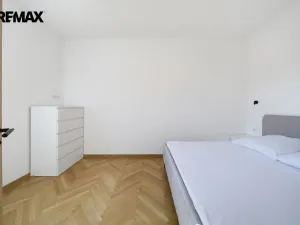 Prodej bytu 2+kk, Karlovy Vary - Drahovice, Vítězná, 46 m2