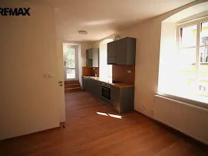 Pronájem bytu 1+kk, Chrastava, náměstí 1. máje, 31 m2