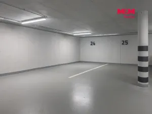 Pronájem garážového stání, Benešov, Dukelská, 14 m2