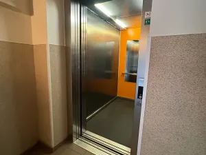 Pronájem bytu 1+1, Praha - Troja, Krynická, 30 m2