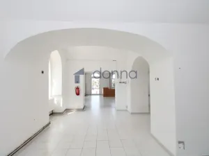 Pronájem obchodního prostoru, Praha, Na losách, 120 m2