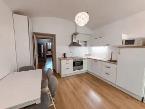 Pronájem bytu 3+kk, Praha - Žižkov, Žerotínova, 79 m2