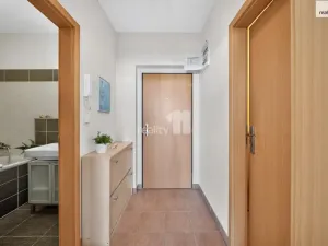 Prodej bytu 2+kk, Jesenice, V Roháči I., 58 m2