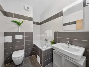 Prodej bytu 2+kk, Jesenice, V Roháči I., 58 m2