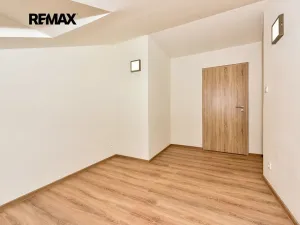 Pronájem bytu 2+kk, Plzeň, Skvrňanská, 37 m2