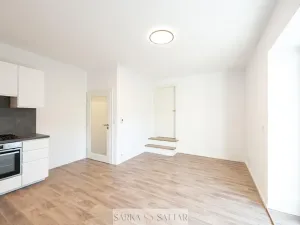 Pronájem bytu 3+kk, Praha - Smíchov, U dvou srpů, 63 m2