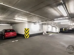 Pronájem garážového stání, Praha - Smíchov, Karla Engliše, 25 m2