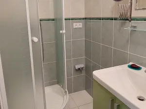 Pronájem bytu 1+kk, Praha, Pirinská, 30 m2