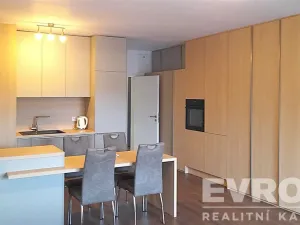 Pronájem bytu 1+kk, Praha, Spojovací, 49 m2