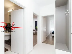 Prodej bytu 1+kk, Praha, Drnovská, 37 m2
