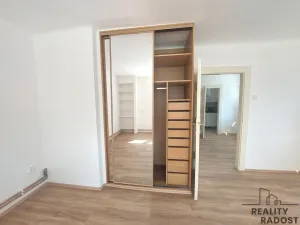 Pronájem bytu 2+kk, Praha, Zavadilova, 48 m2