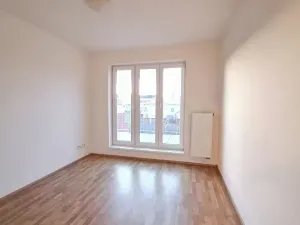 Pronájem bytu 2+kk, Praha - Holešovice, Malá Plynární, 36 m2
