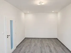 Pronájem bytu 2+kk, Praha - Vysočany, U vysočanského pivovaru, 50 m2