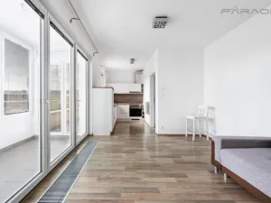 Pronájem bytu 1+kk, Praha - Holešovice, V háji, 31 m2