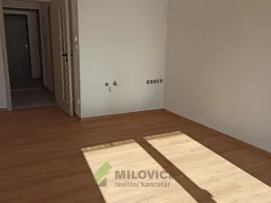 Pronájem bytu 1+kk, Milovice, Topolová, 28 m2