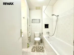 Pronájem bytu 2+1, Karlovy Vary, Foersterova, 57 m2