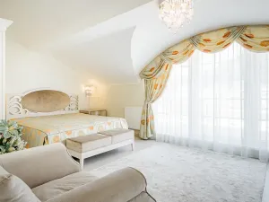 Prodej bytu 3+kk, Karlovy Vary, Zámecký vrch, 108 m2