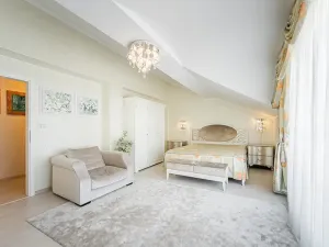 Prodej bytu 3+kk, Karlovy Vary, Zámecký vrch, 108 m2
